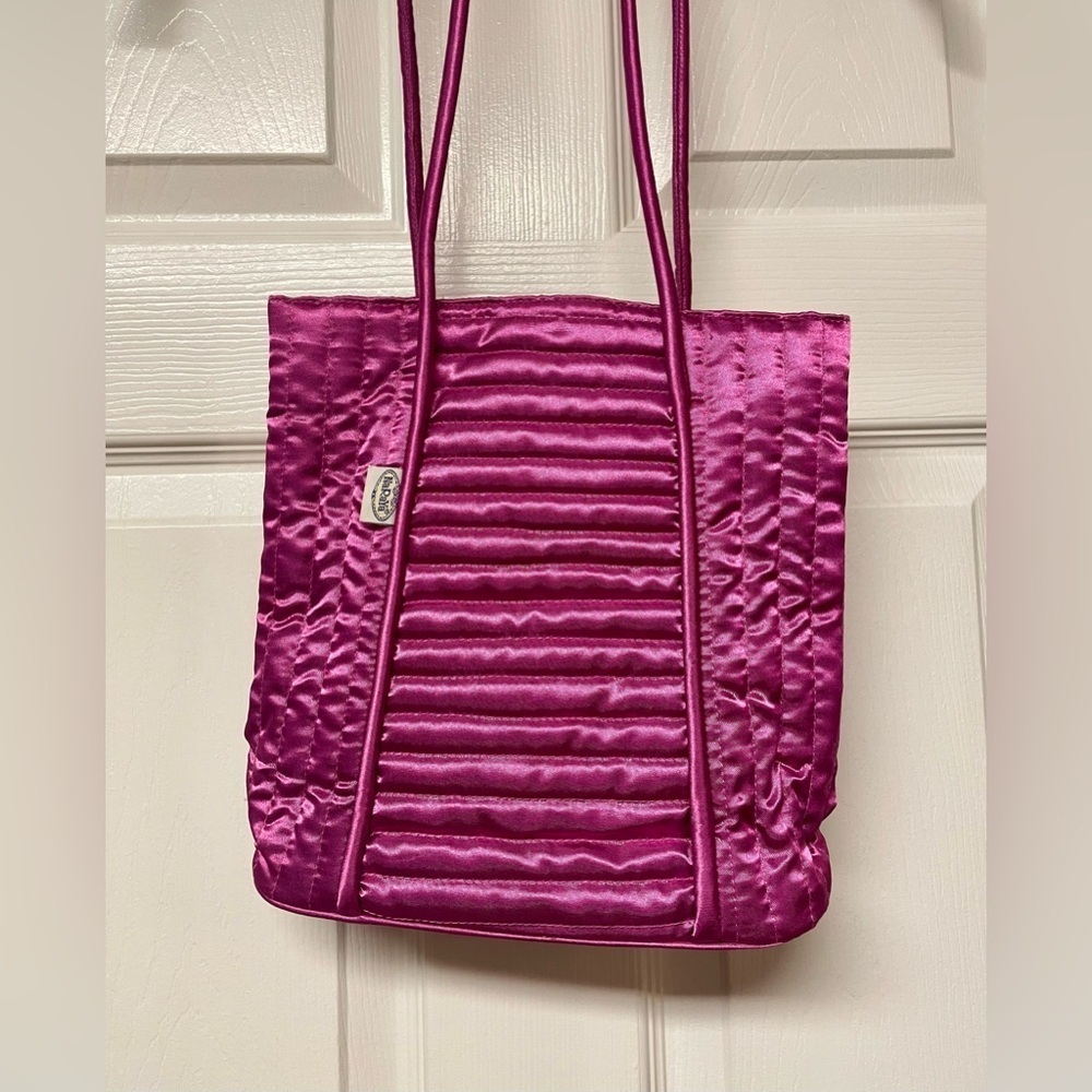 NWOT NaRaYa Satin Quilted Bucket Shoulder Bag Zip closure in Rose Pink - Picture 5 of 9